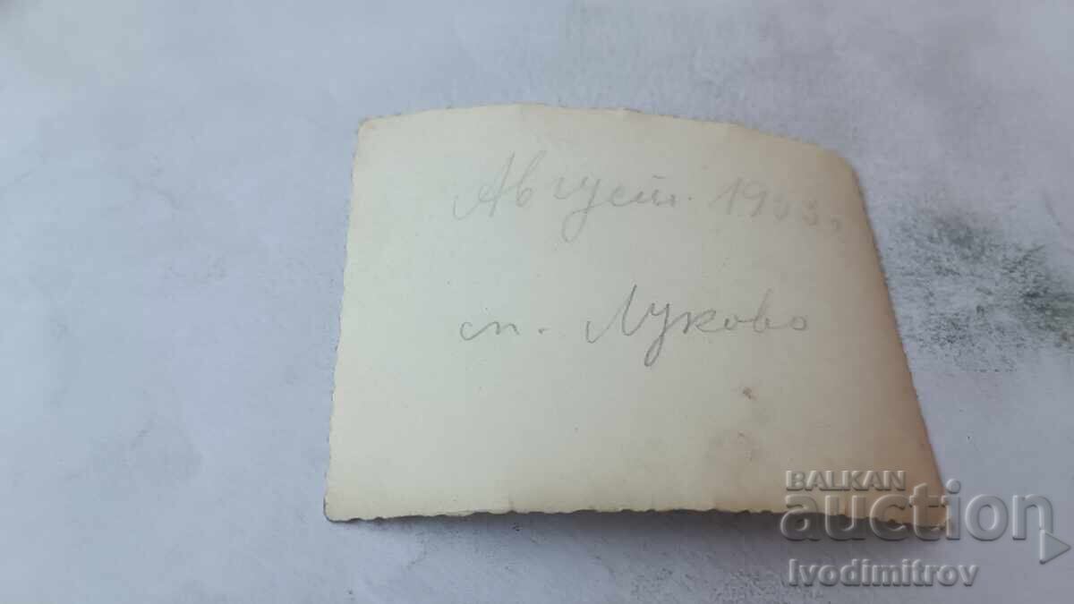 Stația de cale ferată Lukovo, tineri și tinere cu barca pe râul Iskar, 1953 cu preț € 1.17 | 2.29 BGN