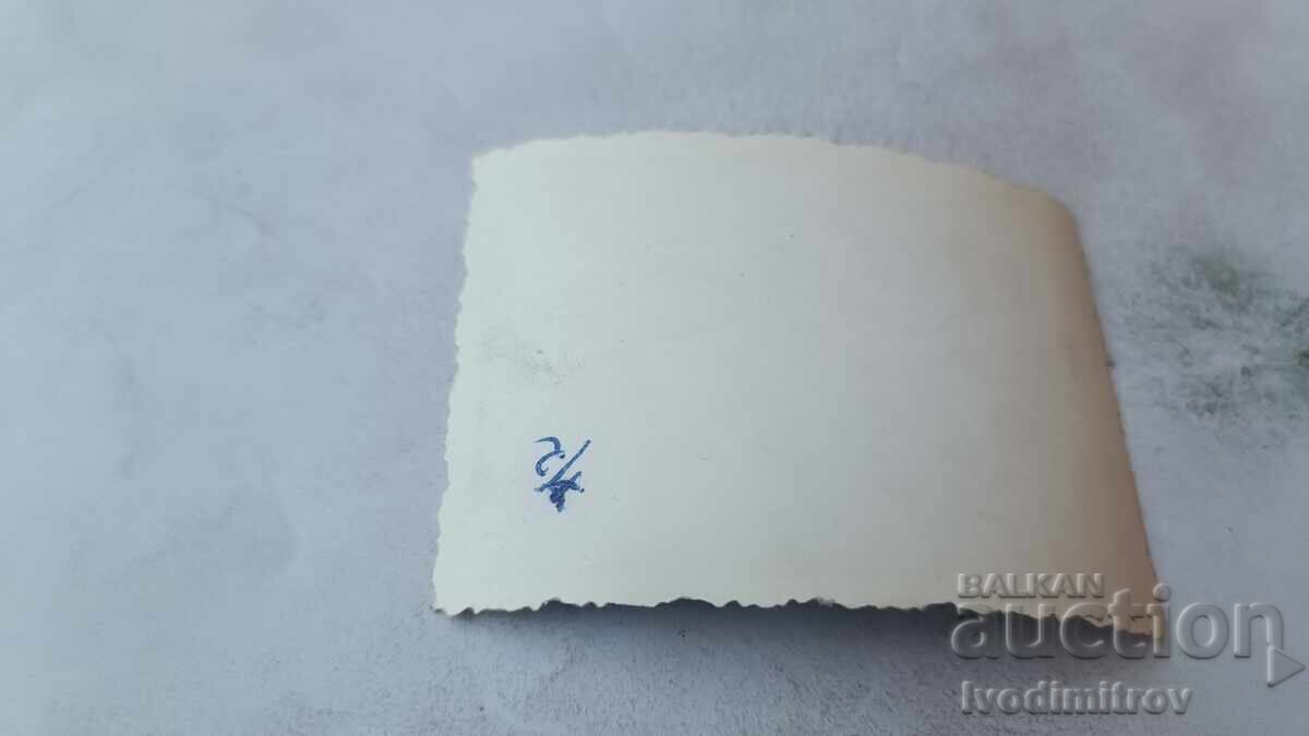 Fotografie Sofia Bărbați femei și copii în Piața Adunării Naționale cu preț € 0.87 | 1.70 BGN Fotografie Sofia Bărbați femei și copii în Piața Adunării Naționale cu preț € 0.87 | 1.70 BGN