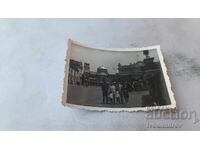 Fotografie Sofia Bărbați femei și copii în Piața Adunării Naționale