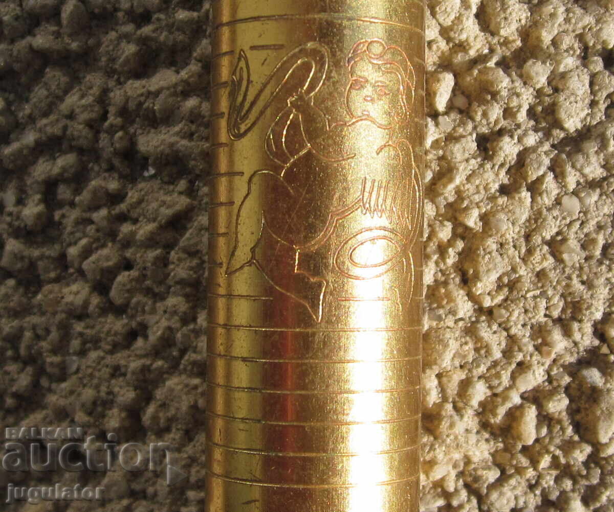 Livrarea Cutie veche din bronz pentru ruj franțuzesc Lancome