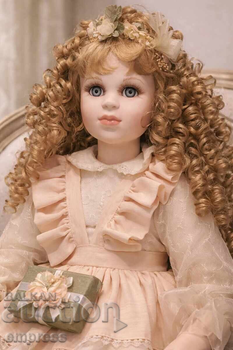 Păpușă din porțelan Alberon Miranda cu preț € 120.00 | 234.70 BGN