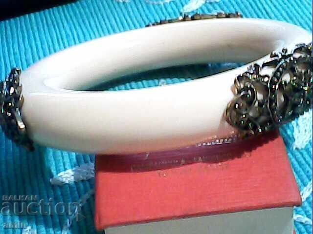 Auction Old beautiful bracelet of natural stone Chinese Bengal Auction Old beautiful bracelet of natural stone Chinese Bengal