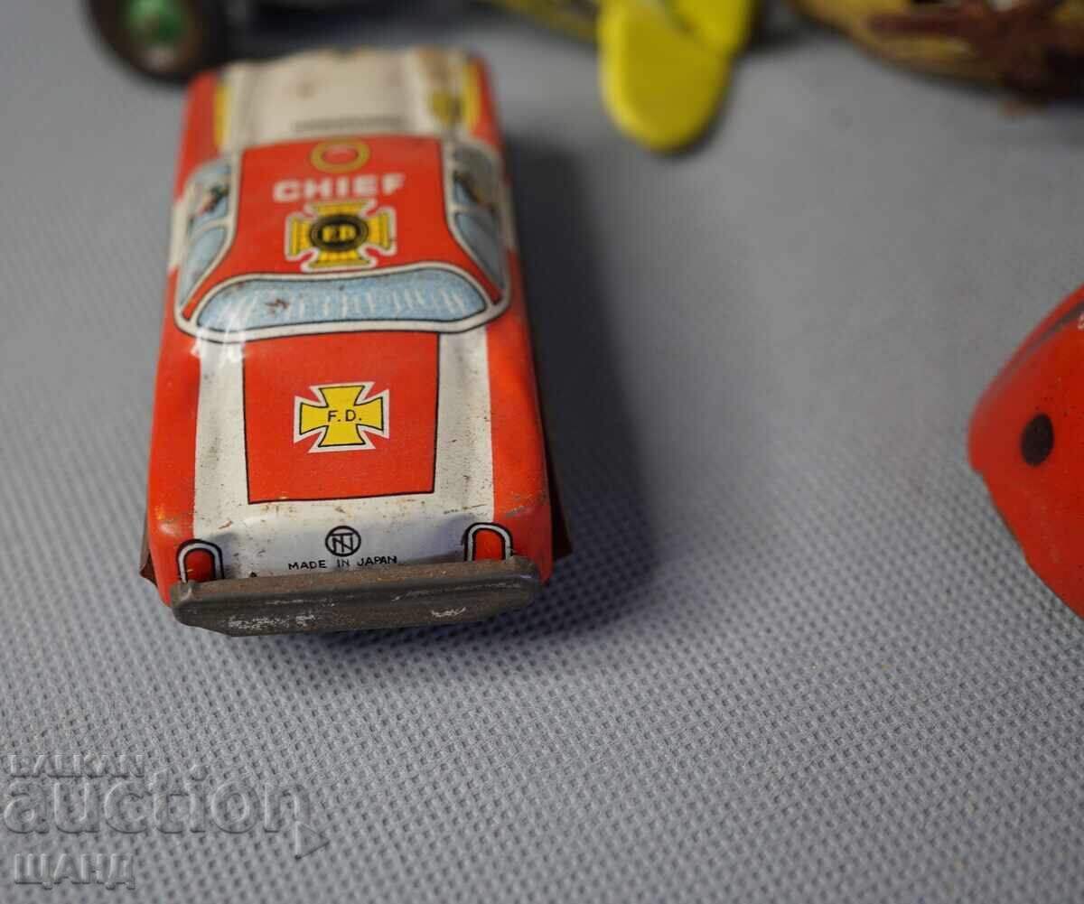 Licitație Lot jucării mecanice vechi: figurine pui, mașină, avion