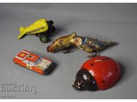 Παρτίδα παλιά μηχανικά παιχνίδια φιγούρες κοτόπουλα, αυτοκίνητο αεροπλάνο