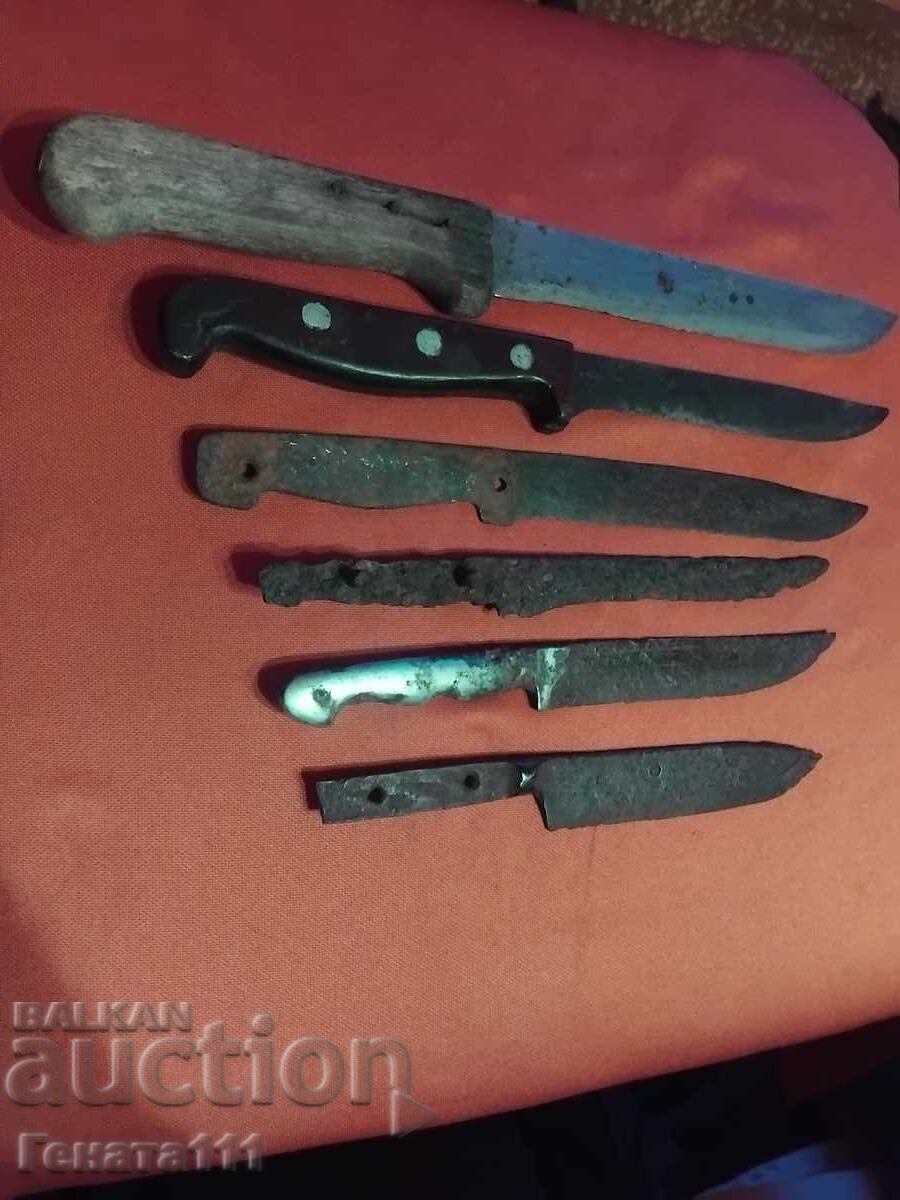 O mulțime de cuțite vechi cu preț € 45.00 | 88.01 BGN