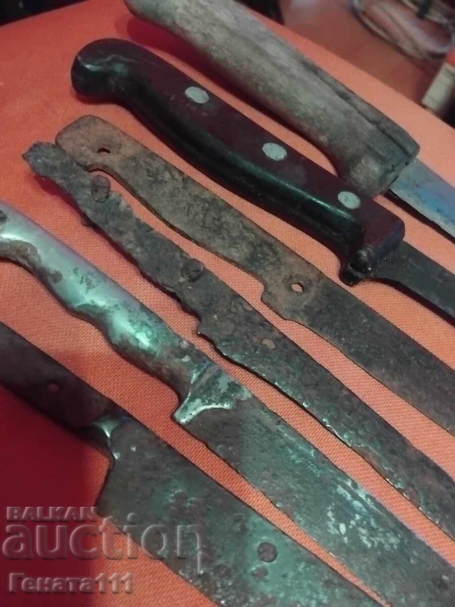 Livrarea O mulțime de cuțite vechi