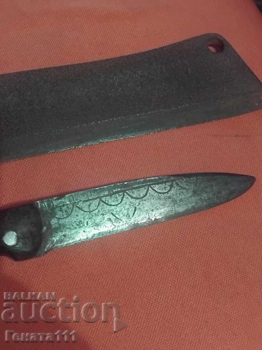 Παράδοση Παλιό σφυρήλατο μαχαίρι και μπαλτάς