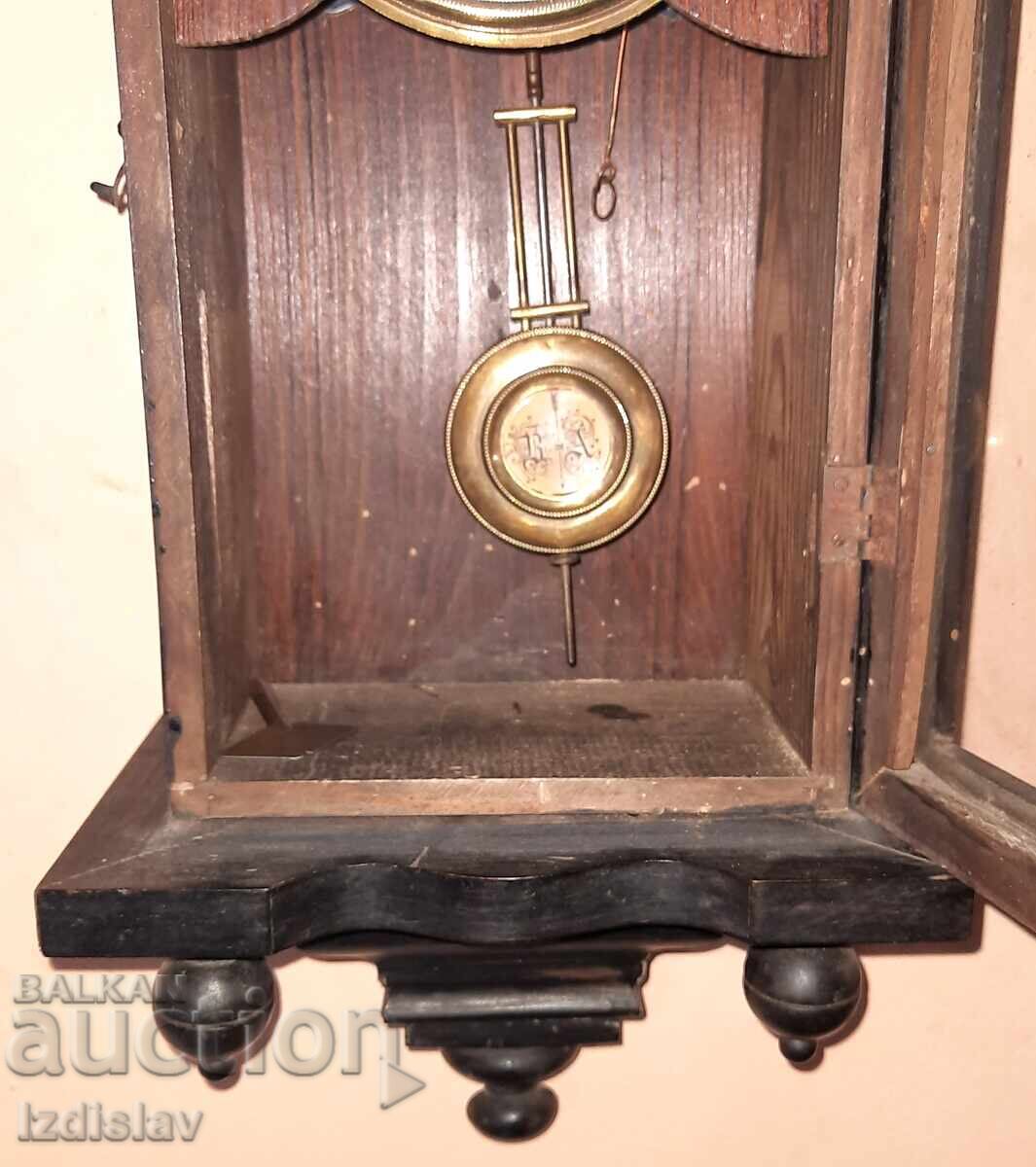 Старинен малък стенен часовник началото на 20 в - 5 Старинен малък стенен часовник началото на 20 в - 5