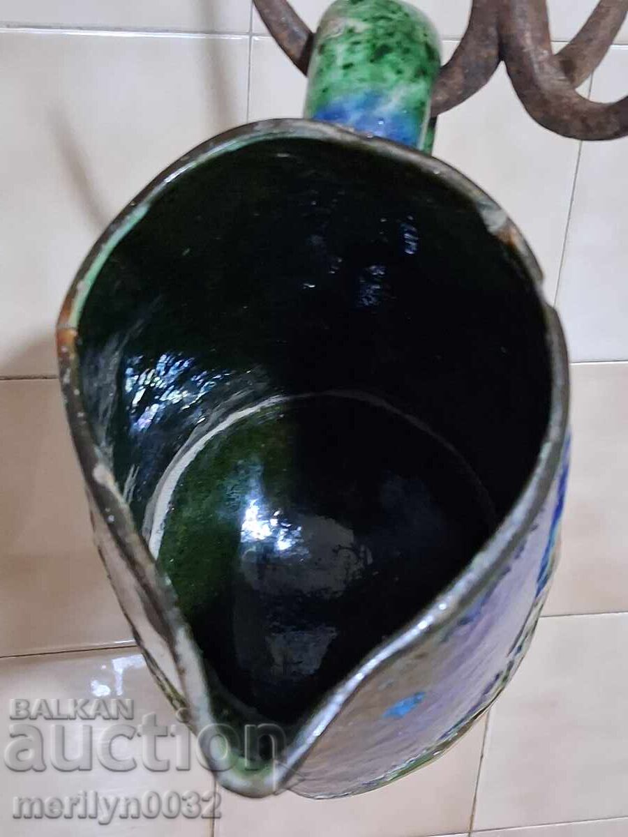 Delivery of Trojan ceramic jug