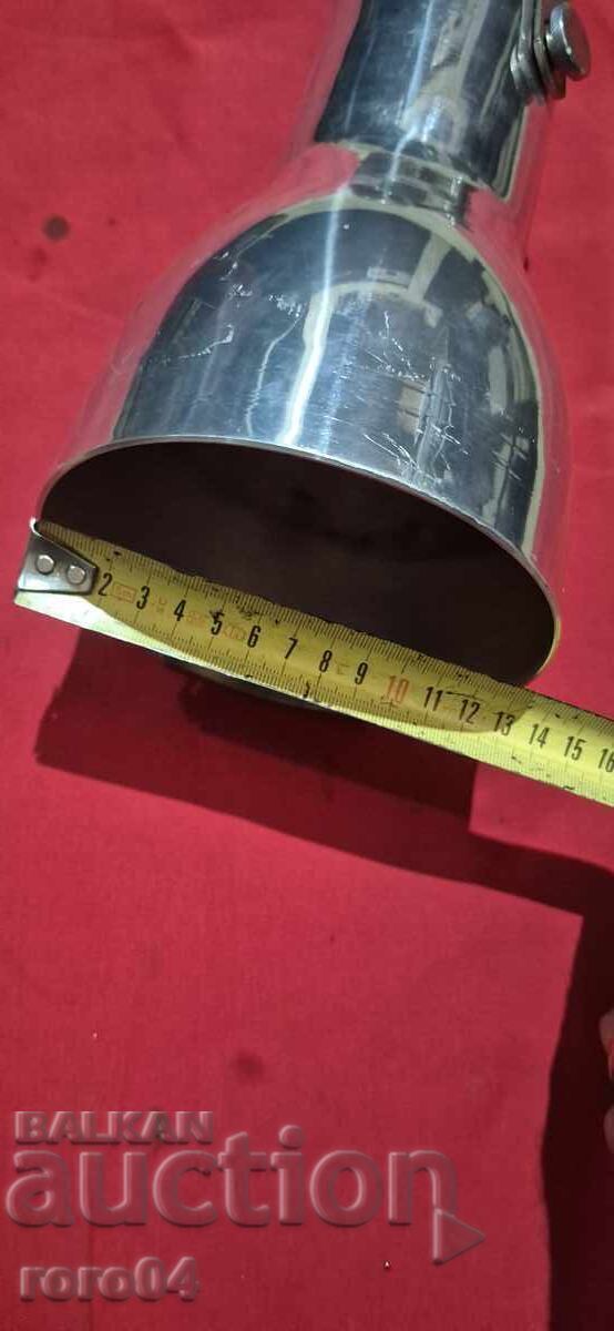 Licitație LAMPĂ VECHE DIN ALUMINIU / PROIECTOR Licitație LAMPĂ VECHE DIN ALUMINIU / PROIECTOR