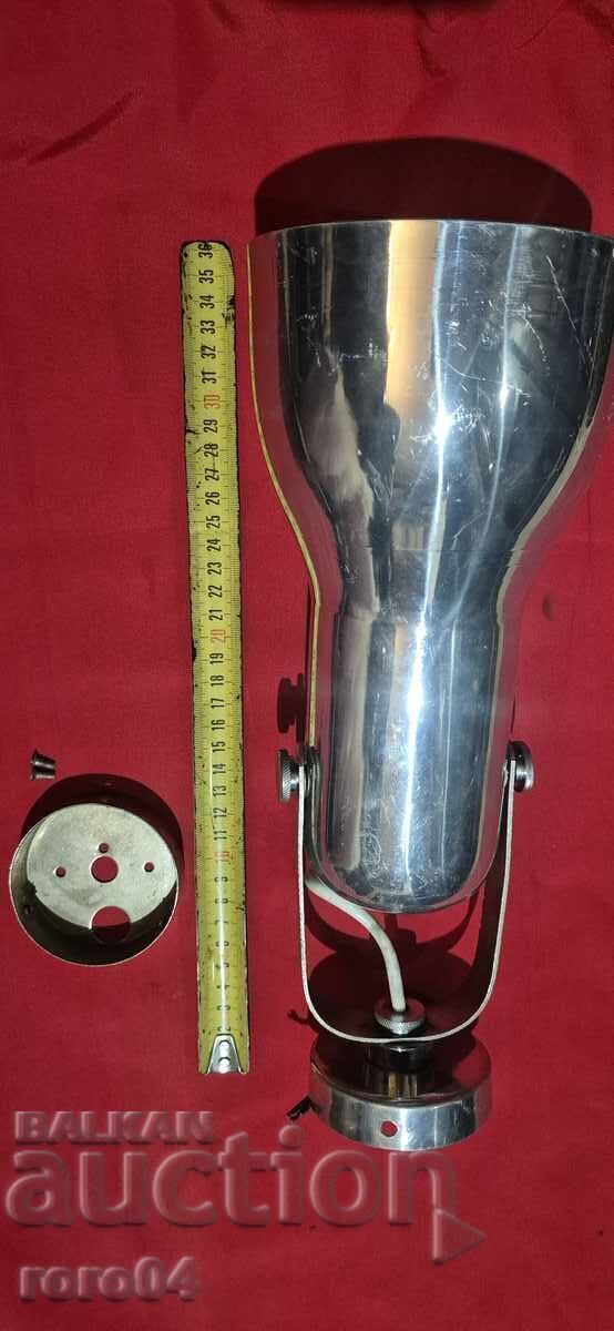 LAMPĂ VECHE DIN ALUMINIU / PROIECTOR - 6 LAMPĂ VECHE DIN ALUMINIU / PROIECTOR - 6