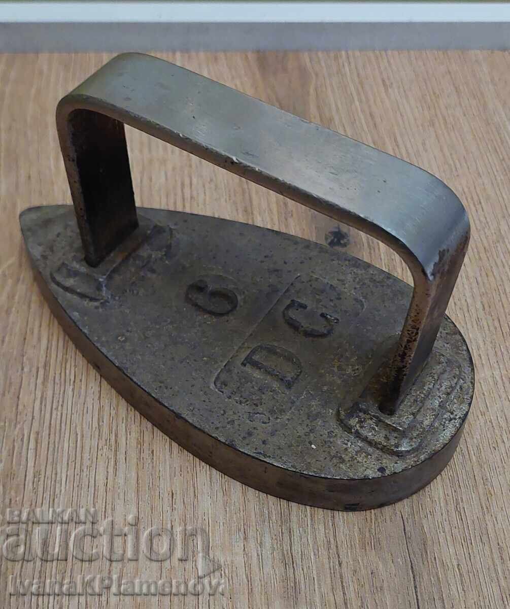 Fier de călcat retro pentru colecționari cu preț € 16.00 | 31.29 BGN