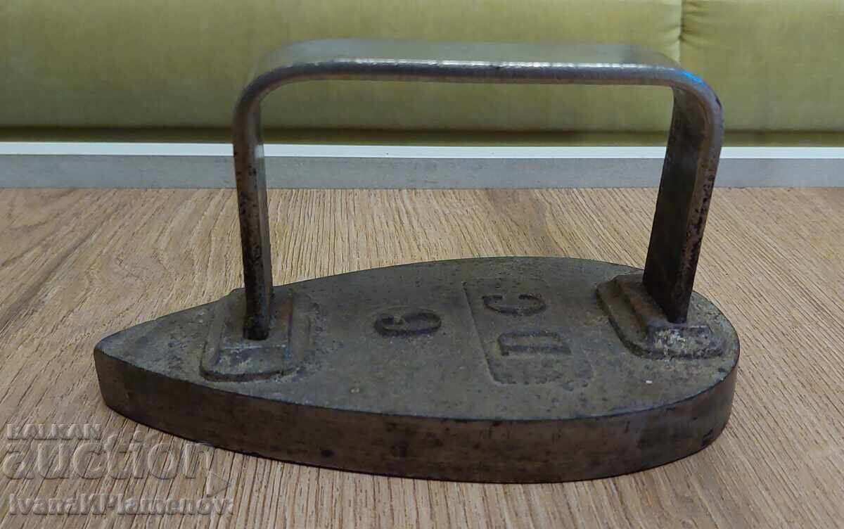 Livrarea Fier de călcat retro pentru colecționari