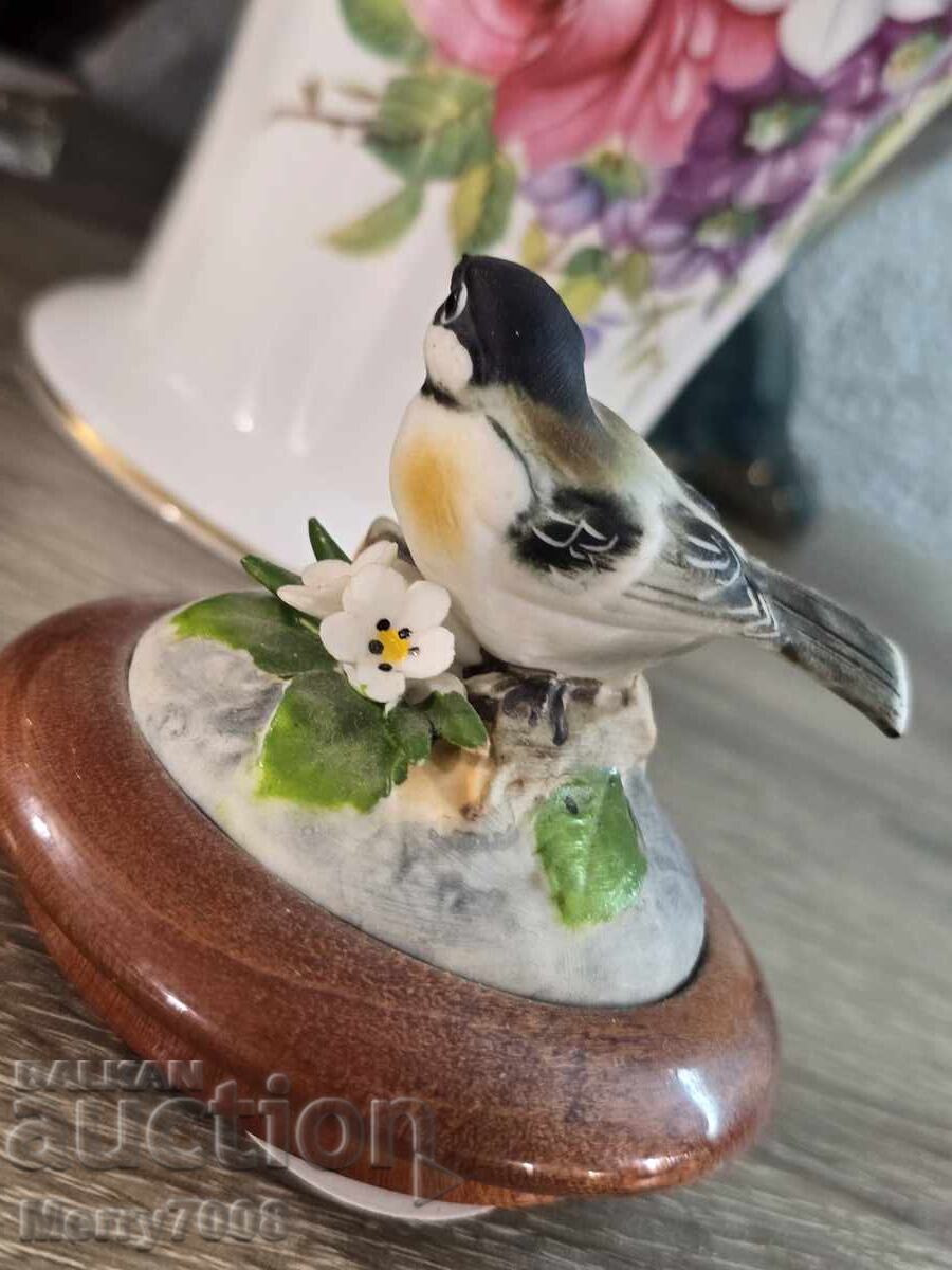 Изящна порцеланова музикална фигурка на пеещо птиченце,! с цена € 15.00 | 29.34 лв. Изящна порцеланова музикална фигурка на пеещо птиченце,! с цена € 15.00 | 29.34 лв.