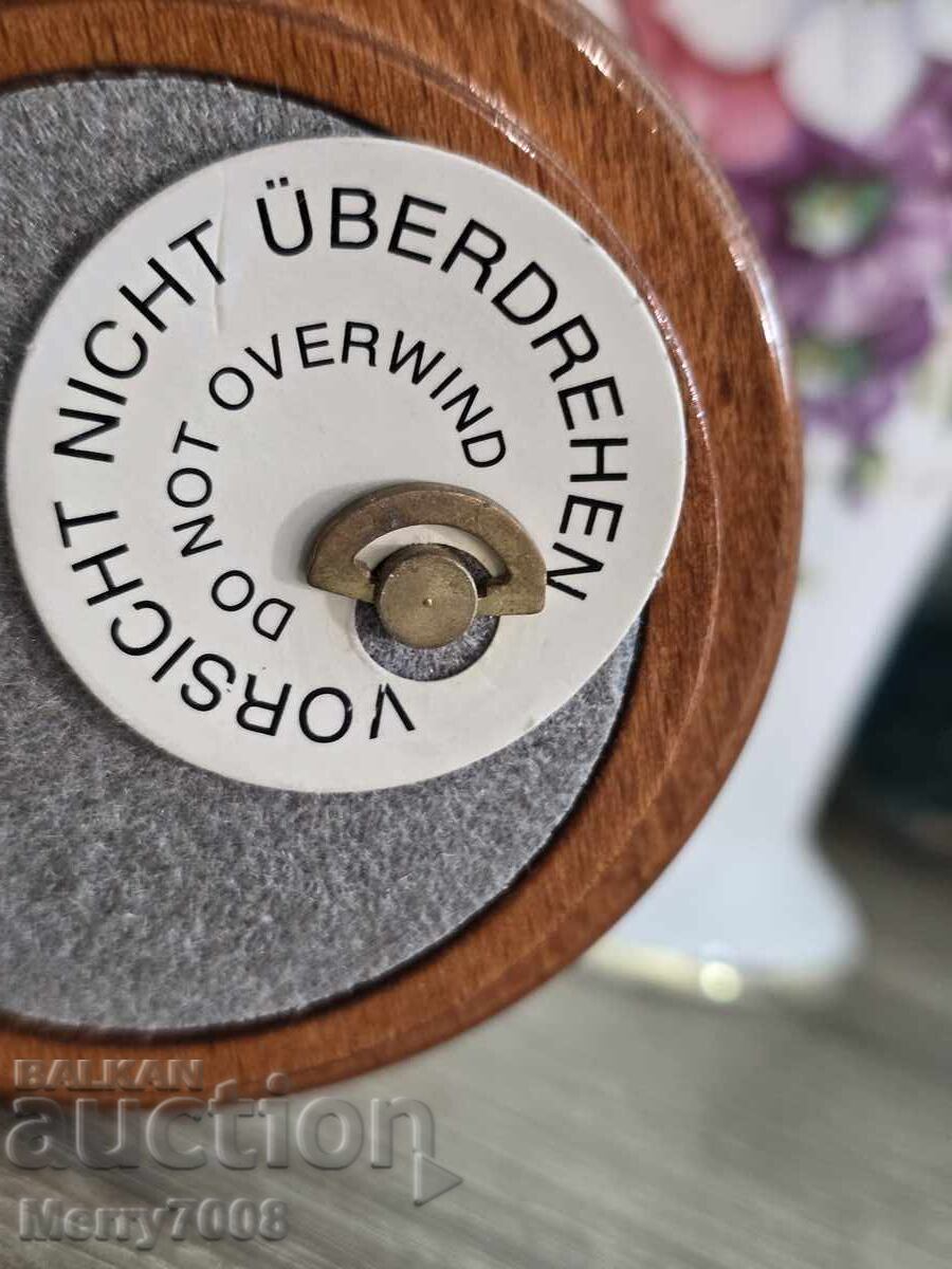 Доставка на Изящна порцеланова музикална фигурка на пеещо птиченце,! Доставка на Изящна порцеланова музикална фигурка на пеещо птиченце,!