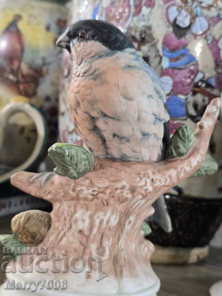 Auction  Exquisite bullfinch figurine!