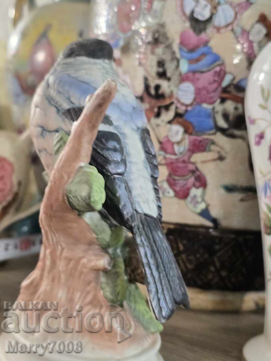 Delivery of Exquisite bullfinch figurine!