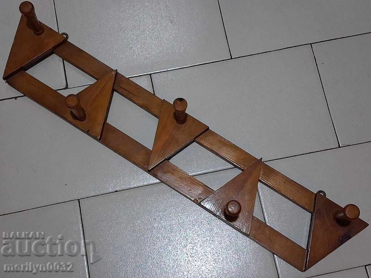 Παράδοση Παλιά κρεμάστρα πρωτόγονη ξύλο σφυρήλατο σίδερο