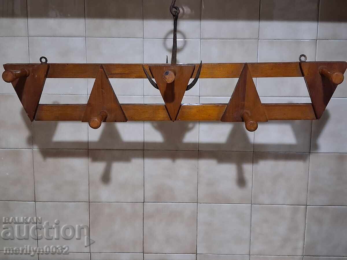 Παλιά κρεμάστρα πρωτόγονη ξύλο σφυρήλατο σίδερο