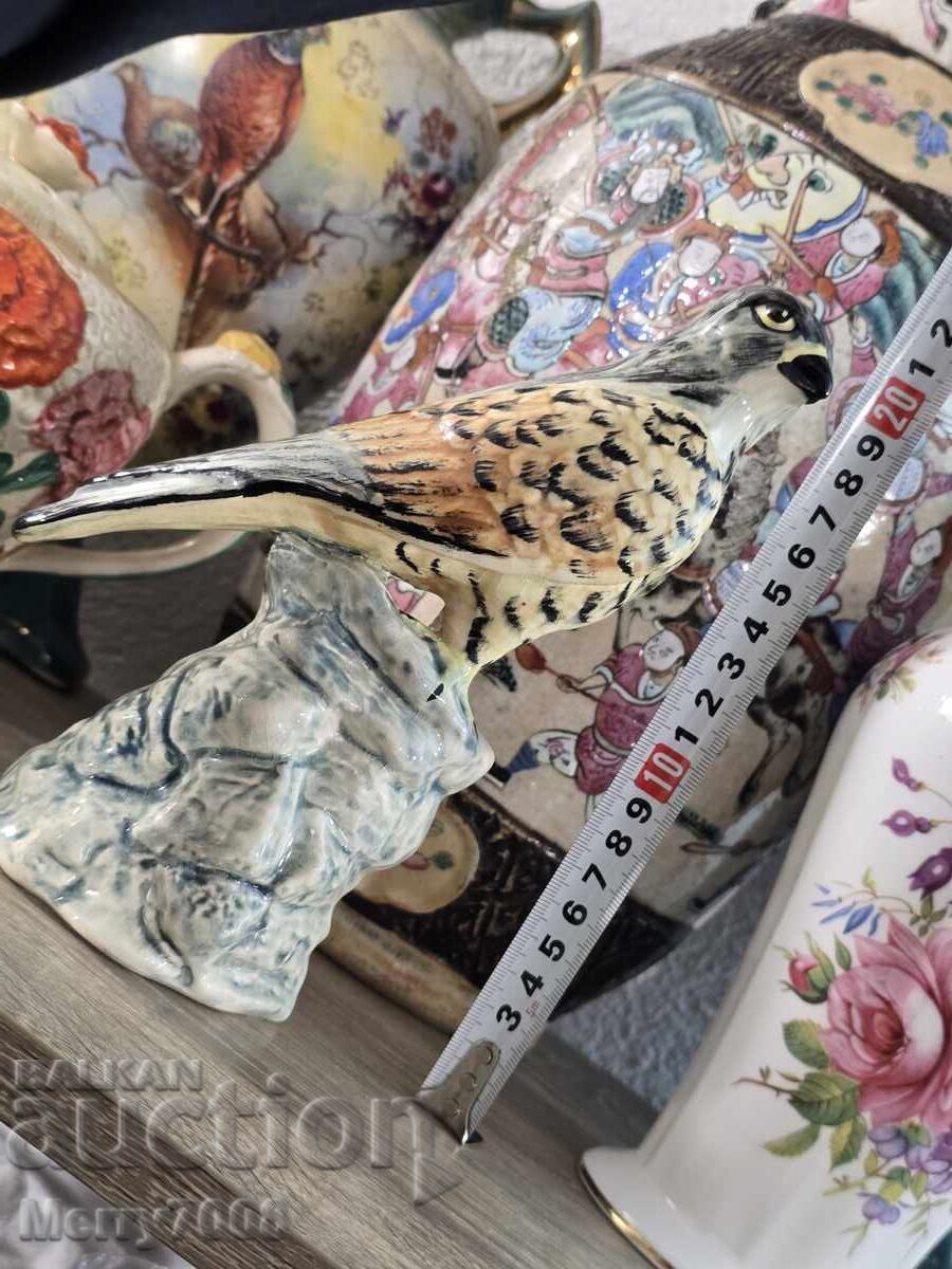 Exquisite porcelain hawk figurine! - 7