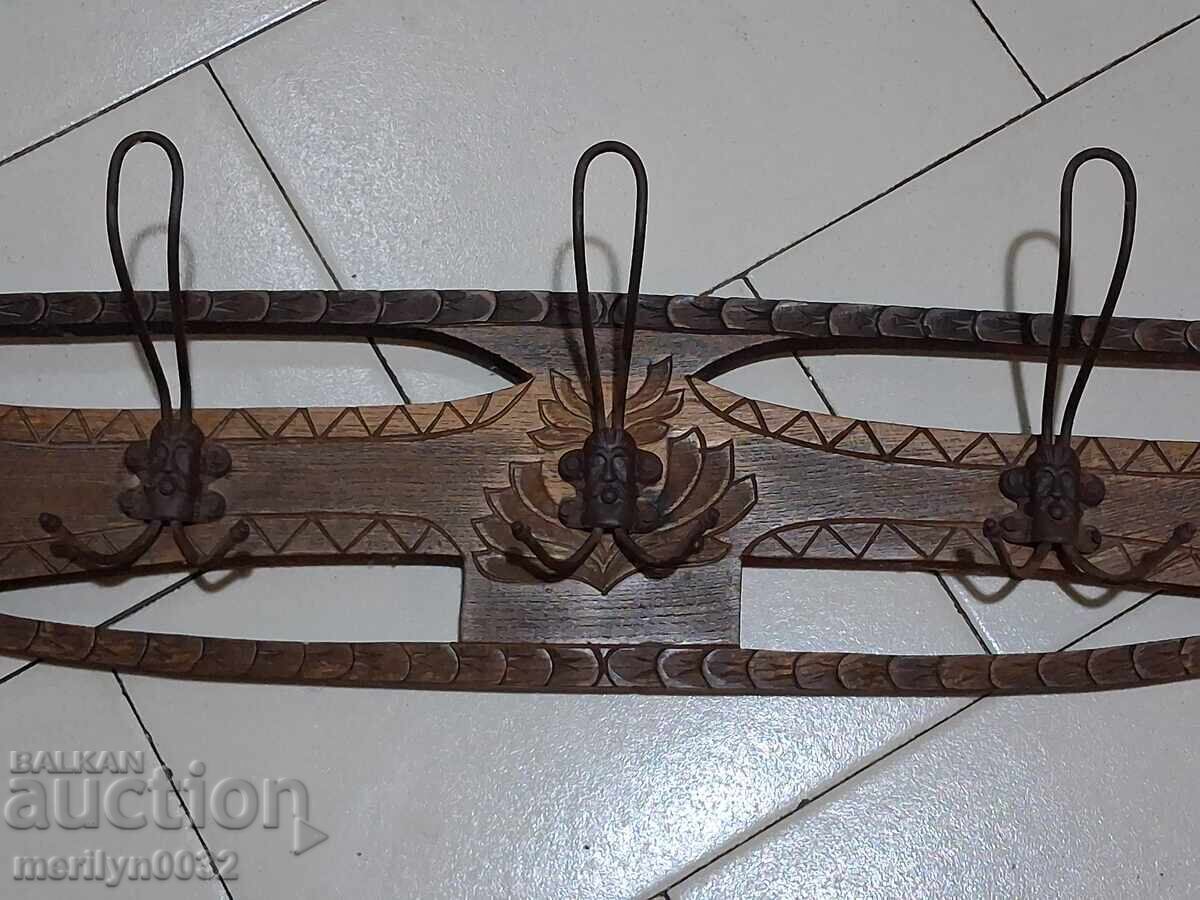 Δημοπρασία Παλιά κρεμάστρα πρωτόγονη ξύλο σφυρήλατο σίδερο