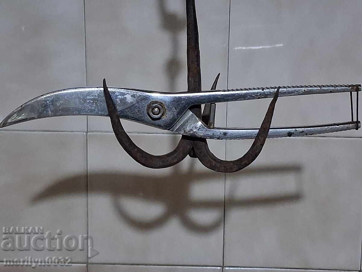 Surgical instrument filtration scissors - 6