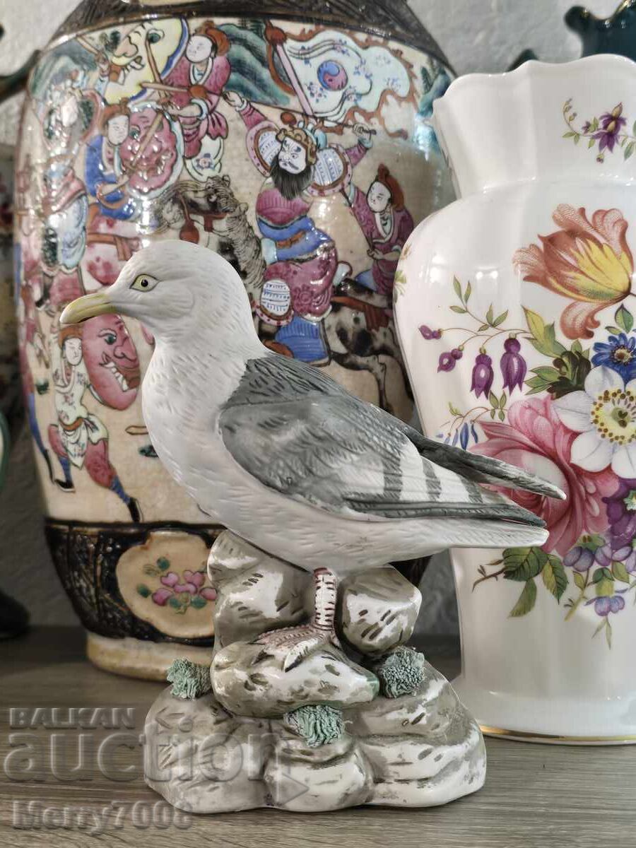 κομψή πορσελάνινη φιγούρα γλάρου !