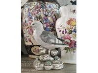 figurină fină din porțelan reprezentând un pescăruș !