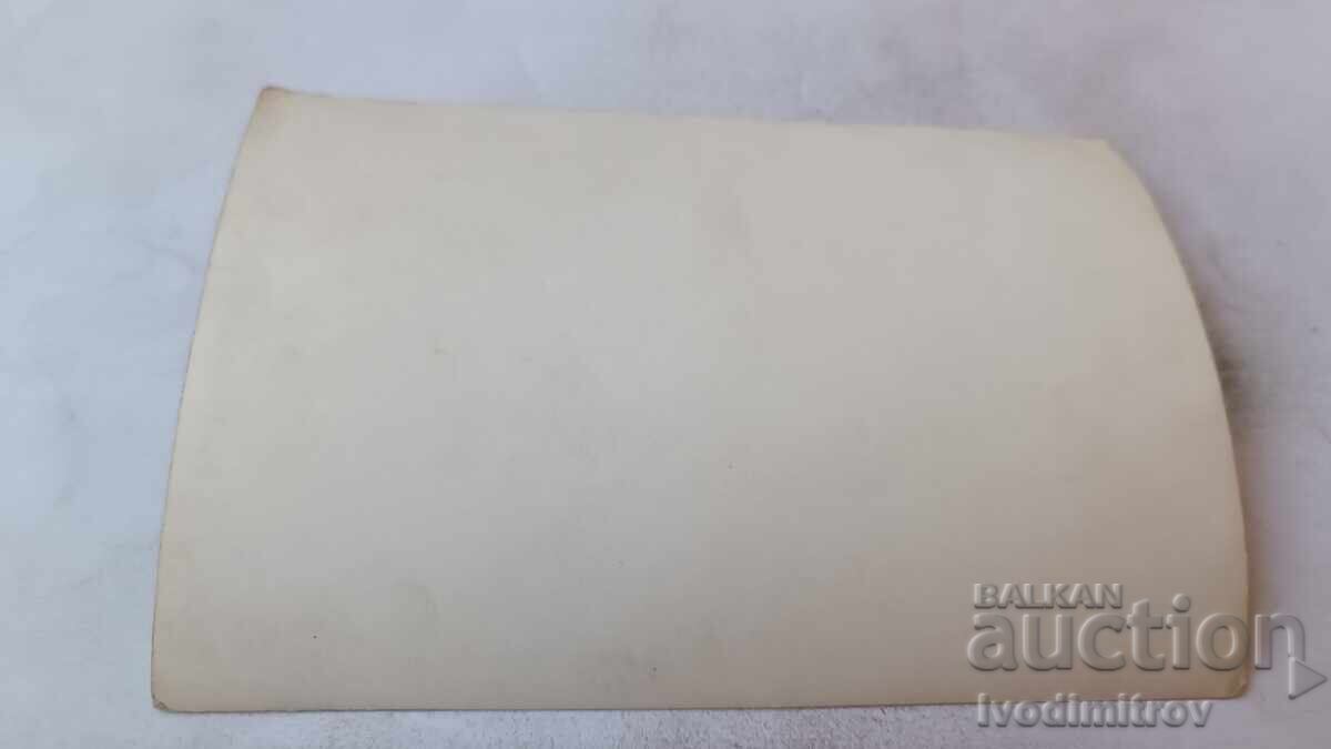 Photo: Young men and women on a pile of single bricks with price € 0.74 | 1.45 BGN