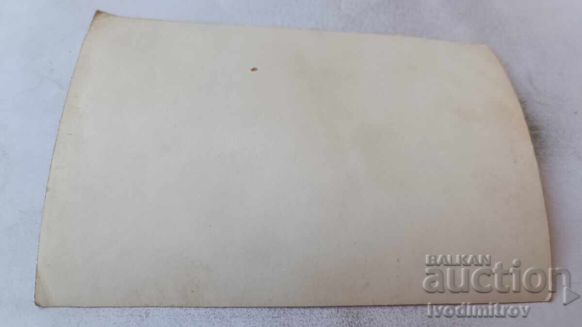 Photo: Young men and women on a pile of single bricks with price € 0.74 | 1.45 BGN