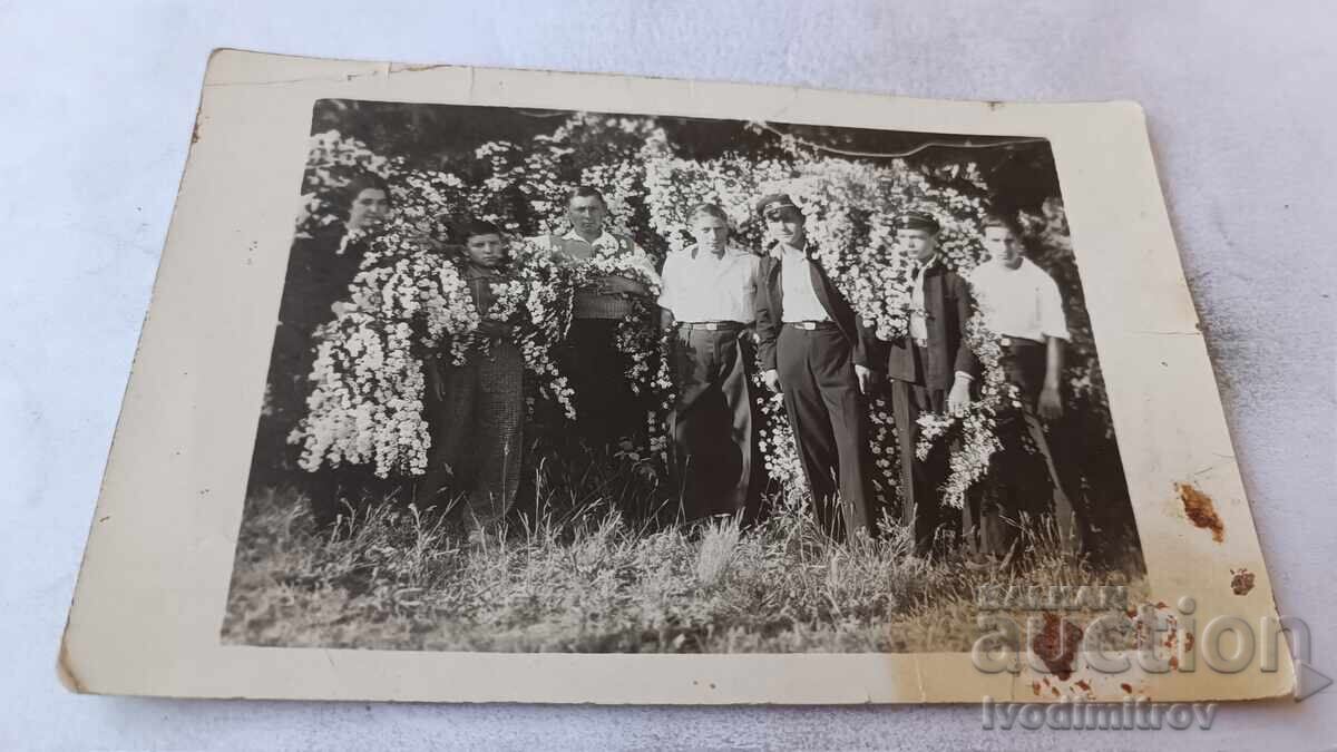 Photo Varna Youths in front of D. D. M. Sanatorium 1934