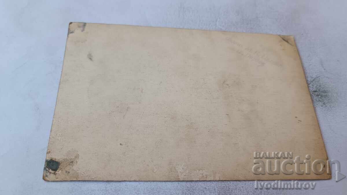 Снимка Офицер войник жени и деца с цена € 1.07 | 2.09 лв.