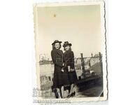 ΜΙΚΡΗ ΠΑΛΙΑ ΦΩΤΟΓΡΑΦΙΑ ΠΛΕΒΕΝ ΣΠΑΝΙΑ ΘΕΑ Ζ543