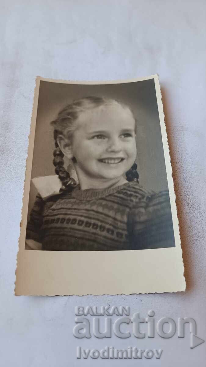 Снимка Момиченце с плитки