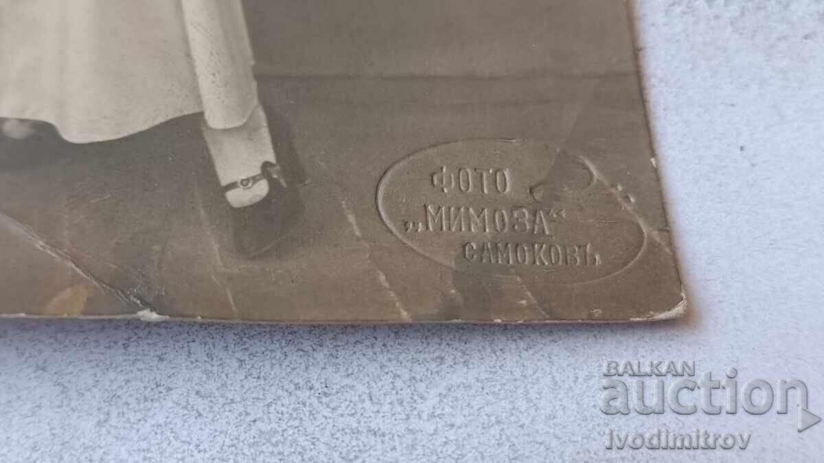 Снимка Младо момиче с цена € 1.17 | 2.29 лв.