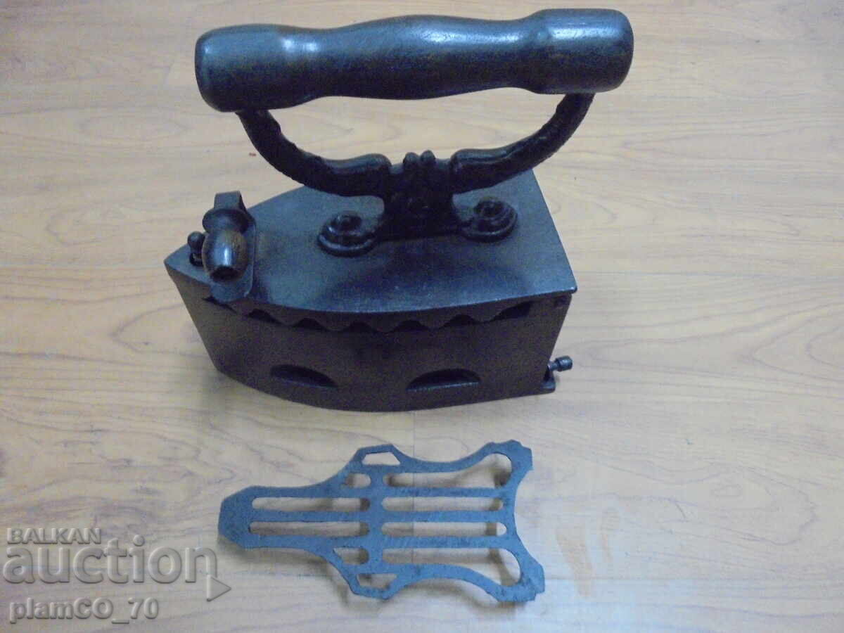 Delivery of No. 8564 Antique charcoal iron with internal grate