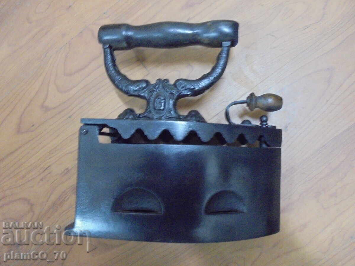 No. 8564 Antique charcoal iron with internal grate - 6