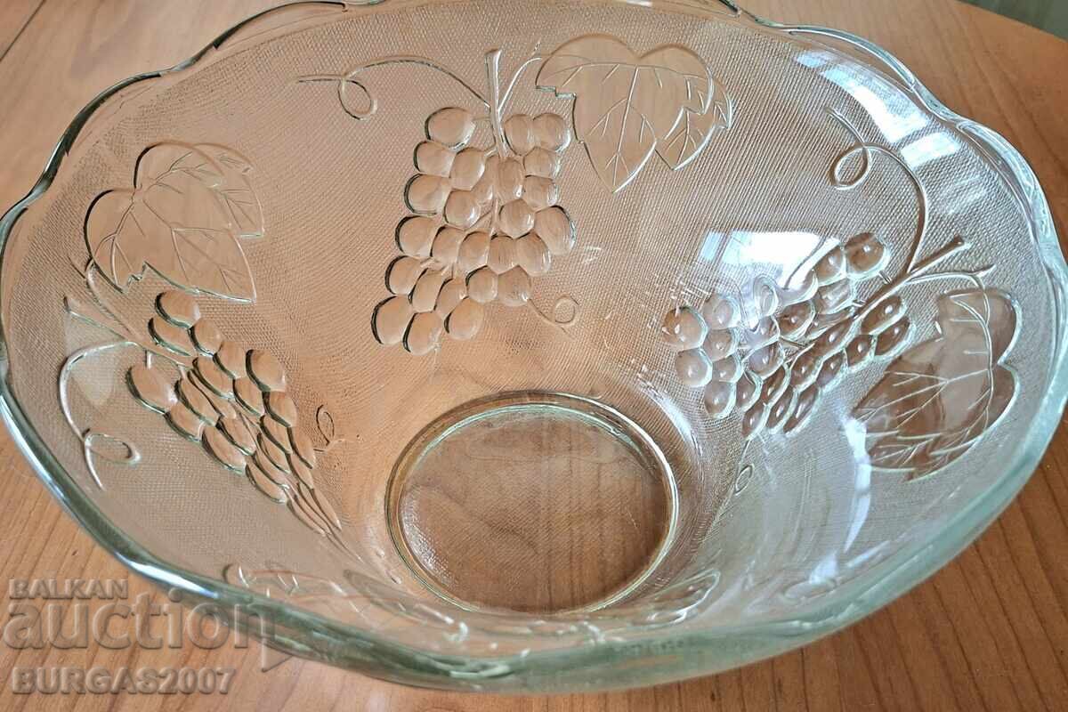 Fructieră mare din sticlă, diam. 32 cm., INDONESIA cu preț € 30.00 | 58.67 BGN Fructieră mare din sticlă, diam. 32 cm., INDONESIA cu preț € 30.00 | 58.67 BGN