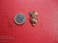 Позлатен медальон с камъни