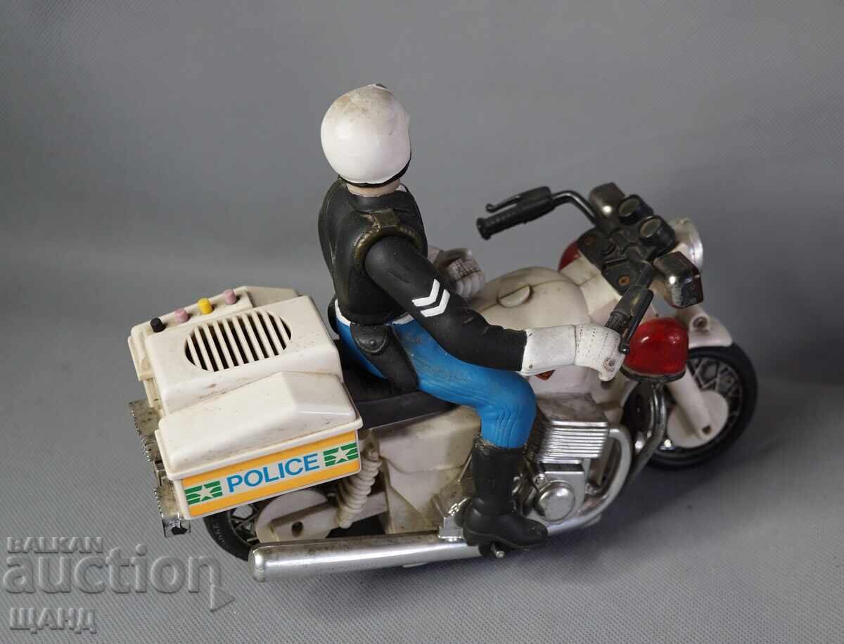 Доставка на Стара пластмасова играчка модел мотор полиция с кутия