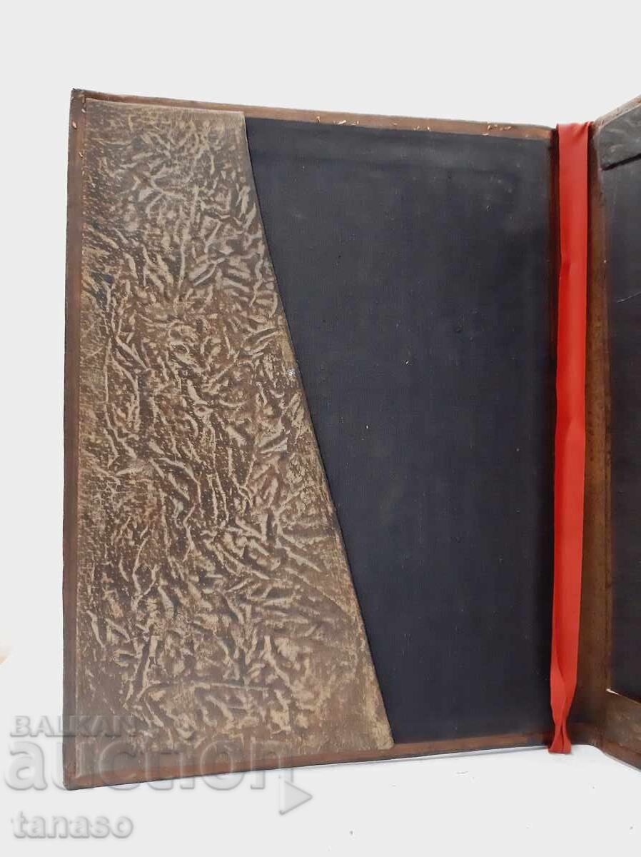 Δημοπρασία Χειροποίητος δερμάτινος φάκελος με ένθετα και πέτρες (2.4)