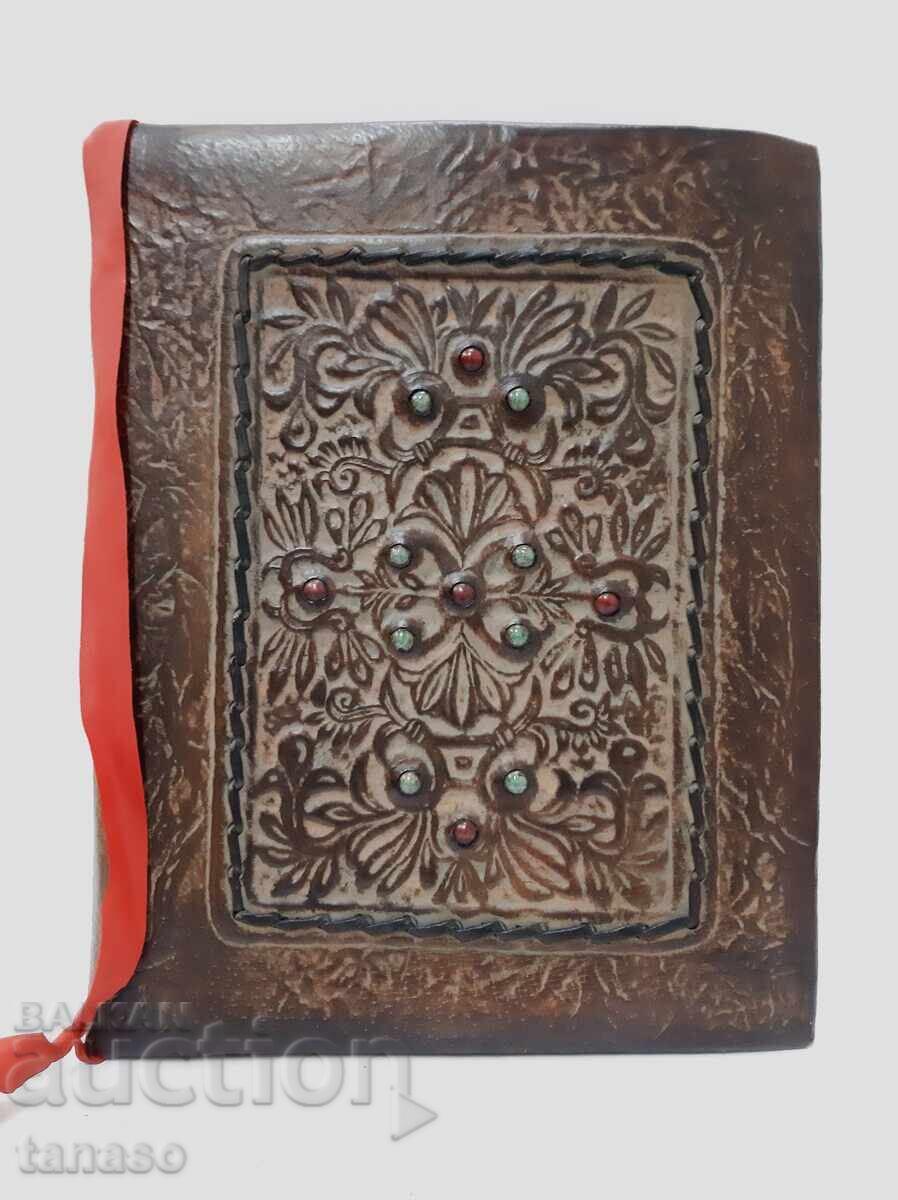 Χειροποίητος δερμάτινος φάκελος με ένθετα και πέτρες (2.4)