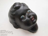 Cap vechi de păpușă neagră din papier-mâché