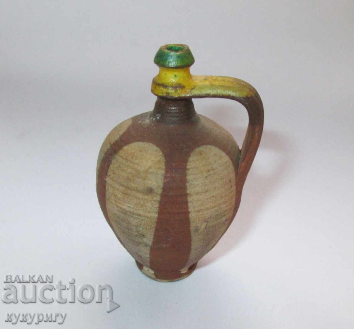 Παλιά μικροσκοπική βουλγαρική κεραμική στάμνα με σήμανση