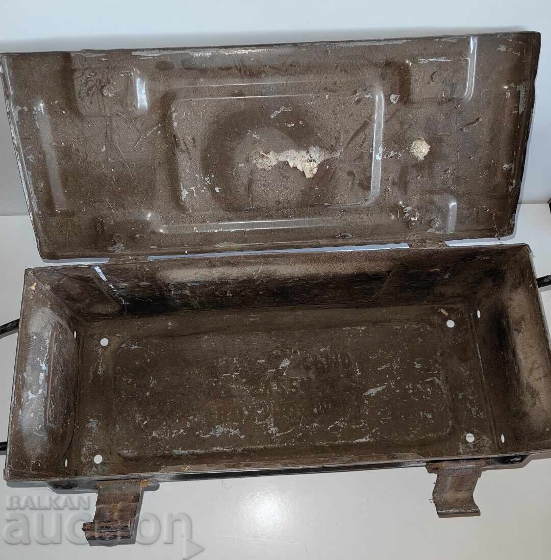 CUTIE METALICĂ MASIVĂ MARE, VALIZĂ, CUFĂR cu preț € 10.00 | 19.56 BGN