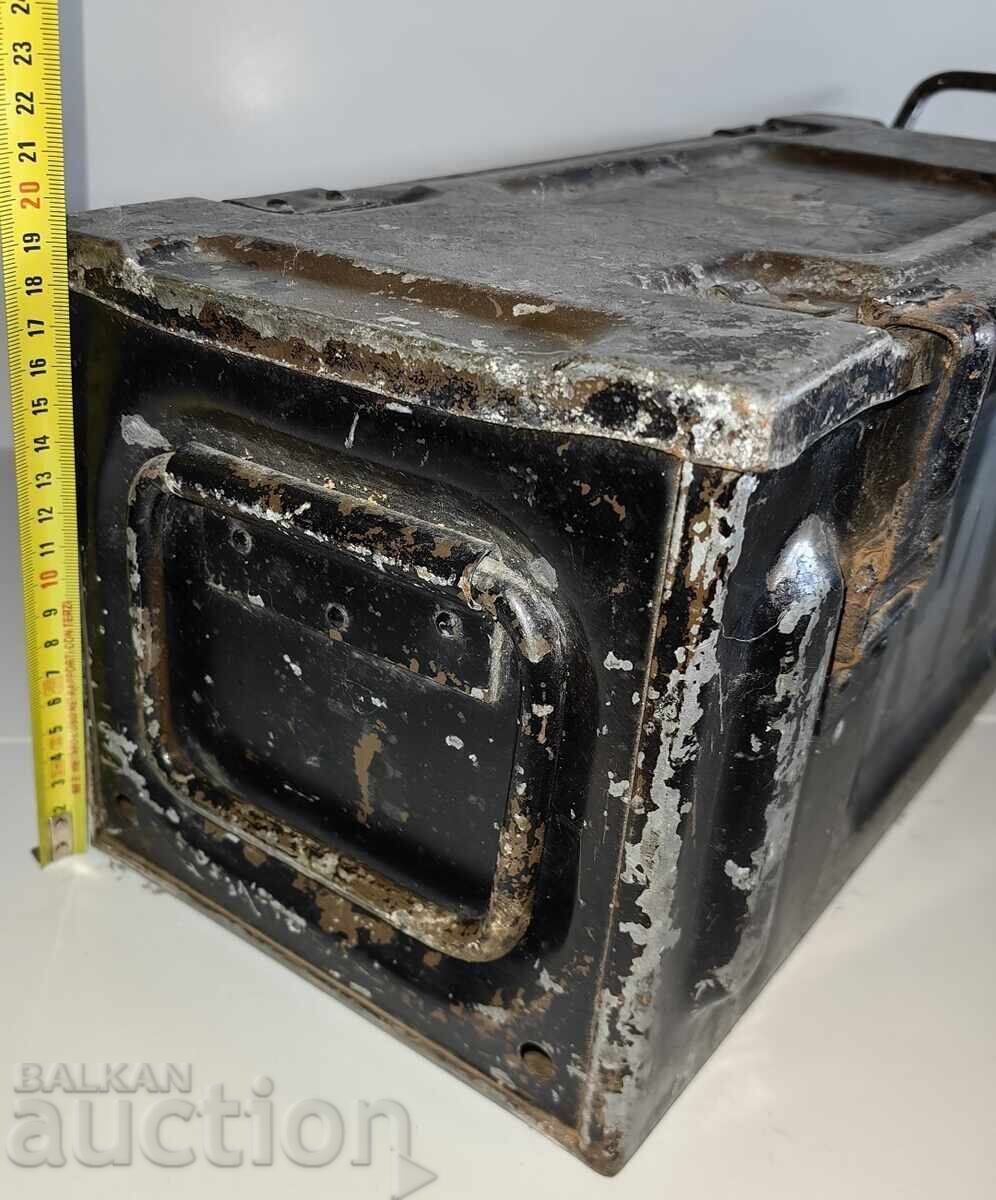 Livrarea CUTIE METALICĂ MASIVĂ MARE, VALIZĂ, CUFĂR