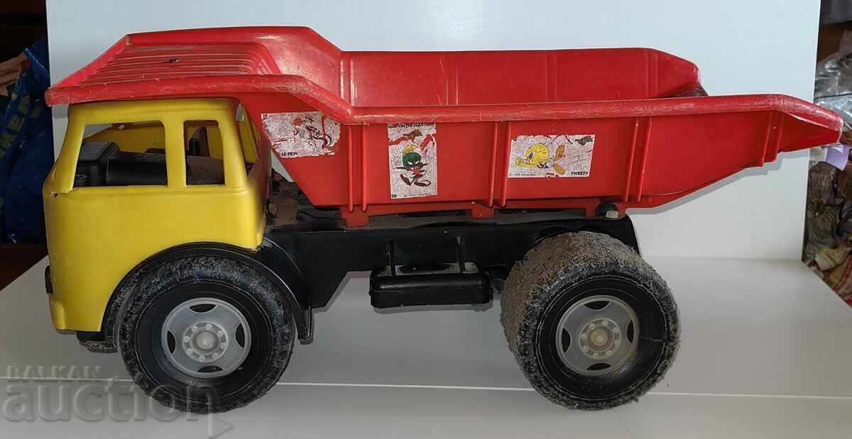 CAMIONAS JUCĂRIE DIN PLASTIC DIN PERIOADA SOCIALISTĂ cu preț € 5.00 | 9.78 BGN