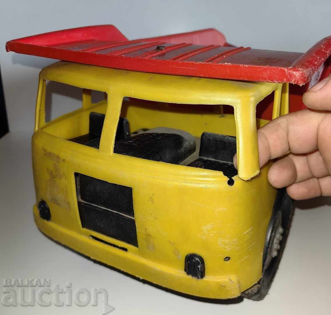 Licitație CAMIONAS JUCĂRIE DIN PLASTIC DIN PERIOADA SOCIALISTĂ