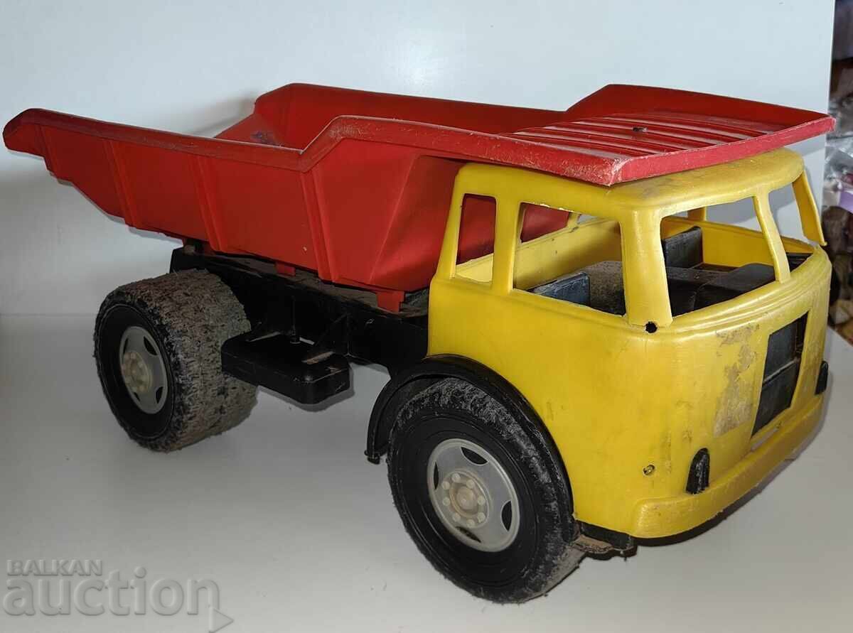 Livrarea CAMIONAS JUCĂRIE DIN PLASTIC DIN PERIOADA SOCIALISTĂ