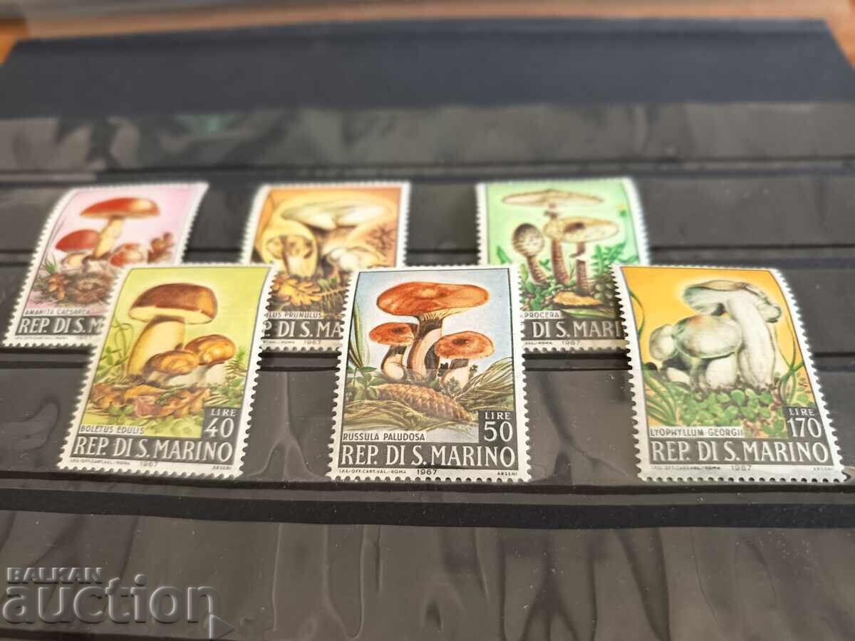 San Marino "Ciuperci" din 1967, Mi nr. 894/96 cu preț € 0.70 | 1.37 BGN